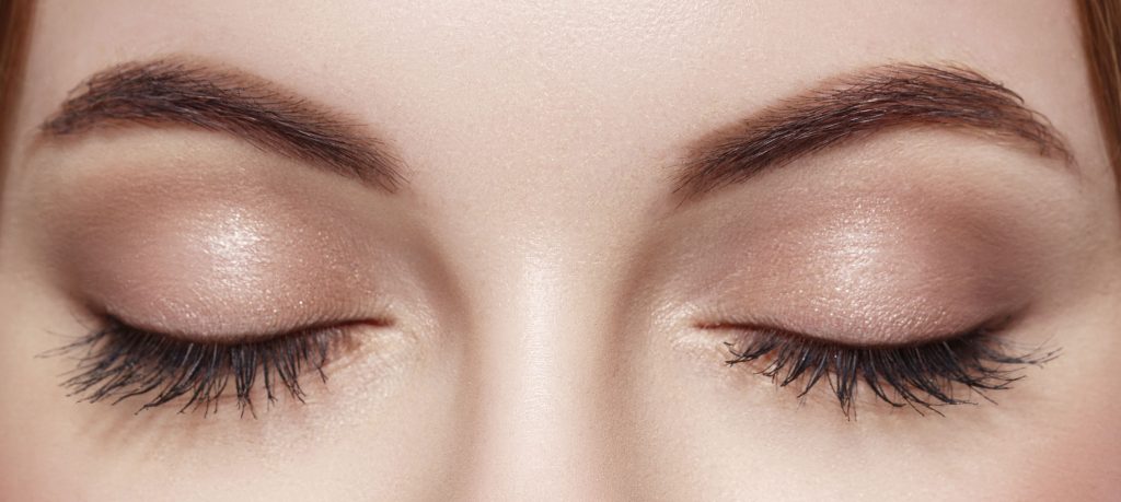 Tips To Get Natural Eyelashes At Home